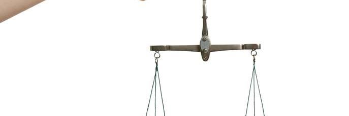 Hånd med vægt i balance